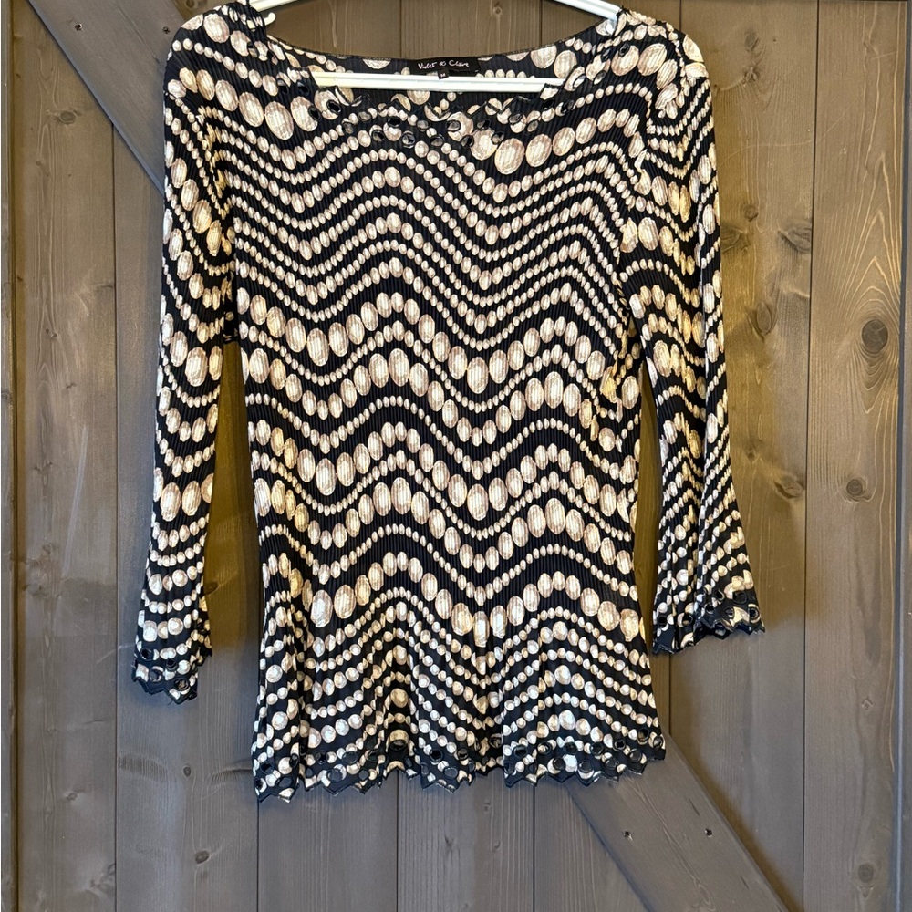 Violet & Claire Black and Cream Wave Pattern Blouse